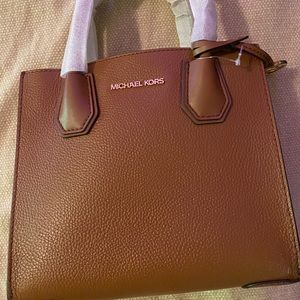 Michael Kors Medium Pebble Crossbody